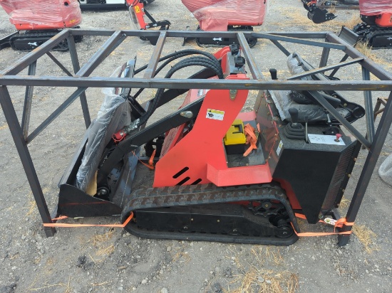 NEW SDLANCH SSL580 MINI TRACK LOADER, SN:367767 powered by gas engine, equipped with auxiliary