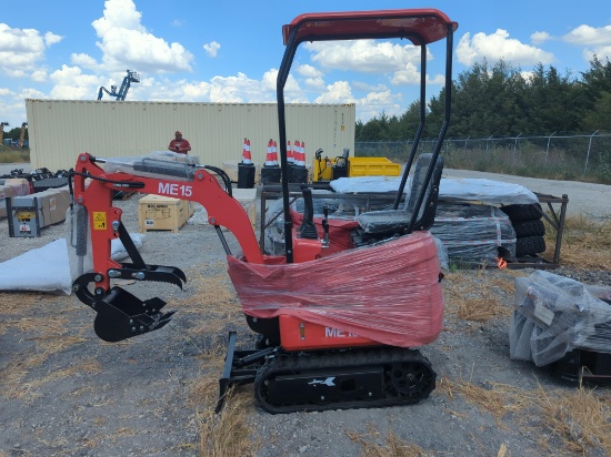NEW SDLANCH ME15 HYDRAULIC EXCAVATOR powered by gas engine, equipped with OROPS, front blade, rub...
