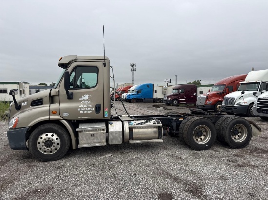 2015 FREIGHTLINER CASCADIA 113 TRUCK TRACTOR VN:3AKJGBDV6FDGJ1647 powered by Detroit DD13 diesel