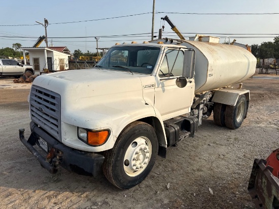 1999 FORD F800 WATER TRUCK SN:MA13244 powered by Cummins B5.9-190 diesel engine, equipped with 6