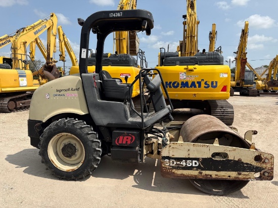 INGERSOLL RAND SD45DTF VIBRATORY ROLLER SN:174367 powered by Cummins diesel engine, equipped with