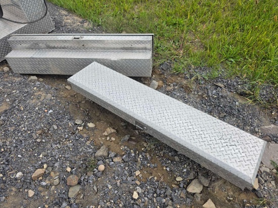 TRUCK TOOL BOX SUPPORT EQUIPMENT