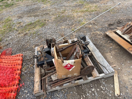 PALLET OF MISC TRUCK PARTS (TRUCK AXLE, SNOW PLOW MOUNT FOR CHEVY PICKUP, TANDEM DUMP BODY HINGE)