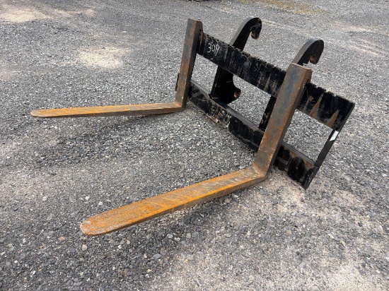 CAT 42IN. FORKS RUBBER TIRED LOADER ATTACHMENT quick coupler mount, fits Cat IT18.