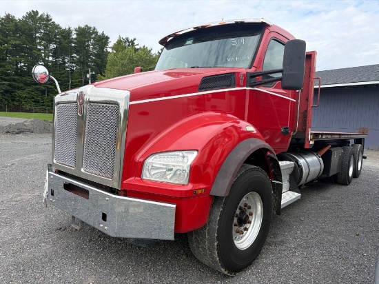 2017 KENWORTH T880 FLATBED TRUCK VN:1NKZLP0XXHJ142302 powered by Paccar MX 13 diesel engine,