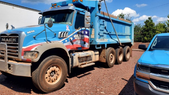 2019 MACK GRANITE DUMP TRUCK VN:1M2GR3GC7KM010599 powered by Mack MP8 425M diesel engine, equipped