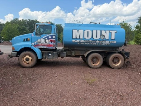 2000 STERLING WATER TRUCK VN:2FZXBJCB8YAF48653 powered by diesel engine, equipped with 4,000 gallon