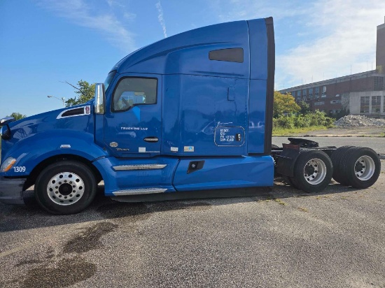 2020 KENWORTH T680 TRUCK TRACTOR VN:411028 powered by Paccar MX13 diesel engine, 455hp, equipped