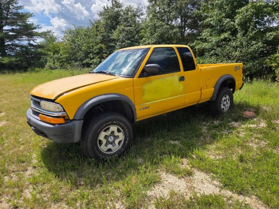 2003 CHEVY S10 PICKUP TRUCK VN:224556 powered by gas engine.
