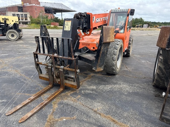 SKYJACK 10054 TELESCOPIC FORKLIFT SN:89119 4x4, powered by diesel engine, equipped with EROPS, heat,