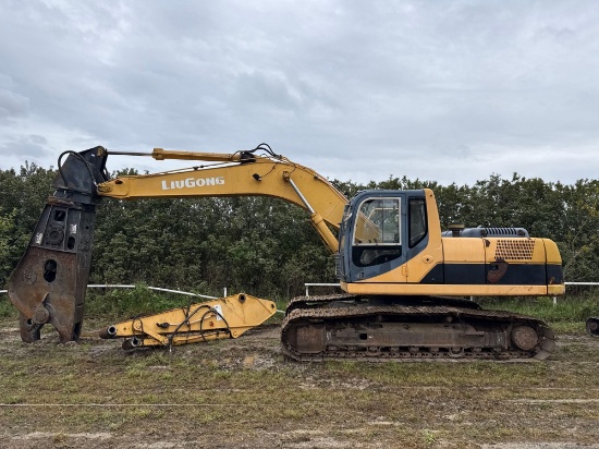 LIUGONG 925LC HYDRAULIC EXCAVATOR powered by diesel engine, equipped with Cab, air, heat, Kinshofer