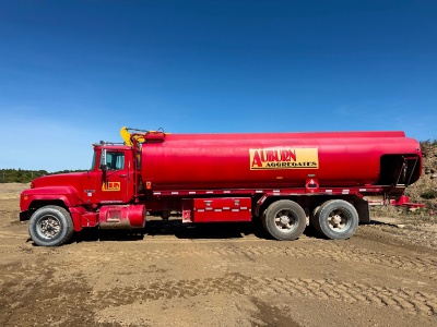 1998 MACK RD688S FUEL TRUCK VN:1M2P267C4WM038811 powered by Mack E7 diesel engine, 350hp, equipped