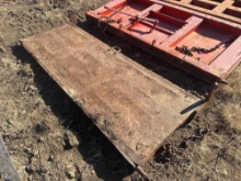 DUMP TRUCK TAILGATE SUPPORT EQUIPMENT