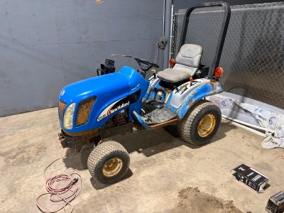 NEW HOLLAND T222DA AGRICULTURAL TRACTOR SN:Z6NXD1142 4x4, powered by Shibaura 3 cylinder diesel
