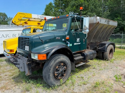 1997 INTERNATIONAL 4900 SANDER TRUCK VN:1HTSDAAR0VH438626 powered by DT466 diesel engine, equipped