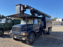 1999 INTERNATIONAL 4700 FORESTRY BUCKET TRUCK VIN: 607469 powered by diesel engine, features a 50...