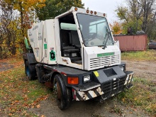 GLOBA SWEEPER VN:1G9GM4LLXGS462070 powered by diesel engine, equipped with automatic transmission,