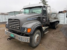 2004 MACK CV713 GRANITE WATER TRUCK VN:1M2AG11C44M008109 powered by Mack AMI diesel engine, equip...