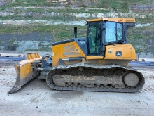 2020 JOHN DEERE 750LLGP CRAWLER TRACTOR powered by John Deere Power Tech PVS 6068 diesel engine,