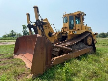 CAT D9L CRAWLER TRACTOR equipped with EROPS, 9U blade w/ hydraulic tilt, 27in. Pads, Cat 4-barrel