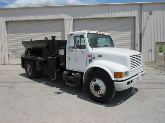 2000 International 4700 4x2 Asphalt Truck
