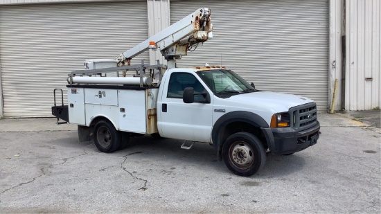 2007 Ford F-450 30' Bucket Truck 2WD