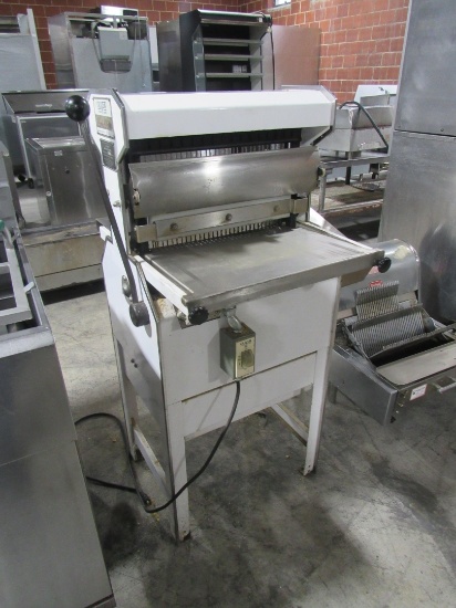 Oliver Bread Slicer-