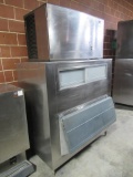 Manitowoc Ice Maker with Storage-