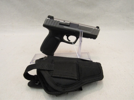 Smith & Wesson SD40VE .40 w/ Holster-