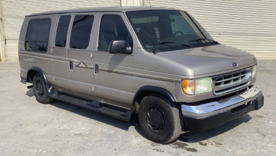 2001 Ford E-150 Passenger Van 2WD