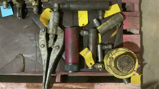 Hydraulic Rams And Spreader