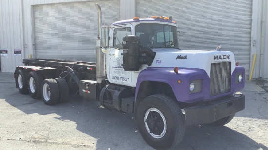 1986 Mack RD686S Roll-Off Truck