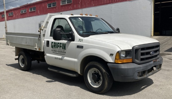 1999 Ford F-350 XL Regular Cab Flatbed 2WD