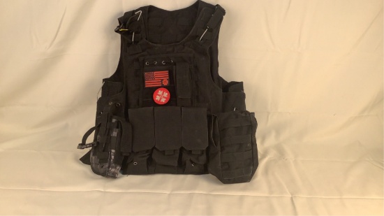 Black Tactical Plate Carrier w/ Pouches