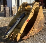 Caterpillar 2 Yd Severe Duty Bucket With Thumb 332