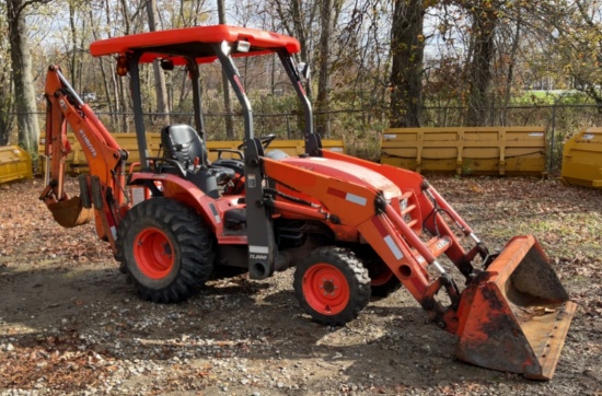 2016 Kubota B26 4WD TLB Tractor