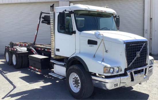 2004 Volvo VHD Roll-Off Truck 6X4