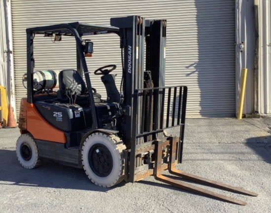 2016 Doosan 4600 lb Propane Forklift G25E-5