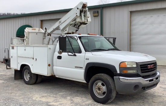 2007 GMC Sierra 3500HD Altec AT200 Bucket Truck 4X