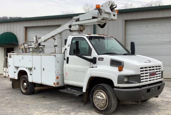 2005 GMC C5500 Altec AT235P Bucket Truck 4X2