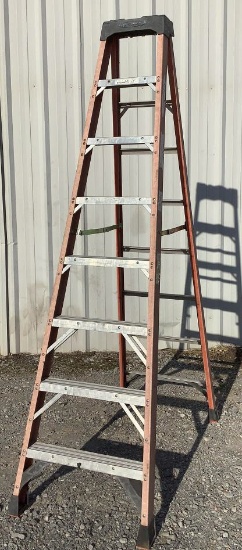 Werner 8' Fiberglass Step Ladder