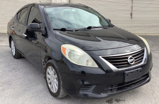 2013 Nissan Versa S FWD