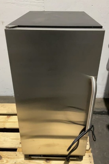 Summit Undercounter Ice Maker BIM44 G