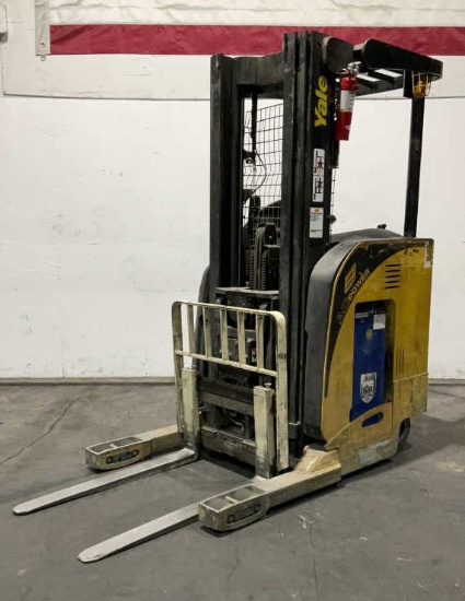 Yale 3850Lb Stand-Up Forklift NR040DANS24TE091