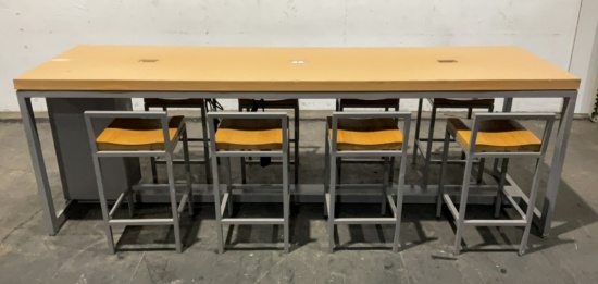 Chargebar Table with Chairs