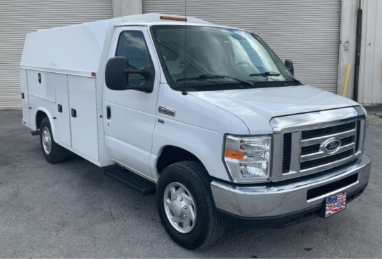 2015 Ford E-350 Super Duty Utility Truck RWD