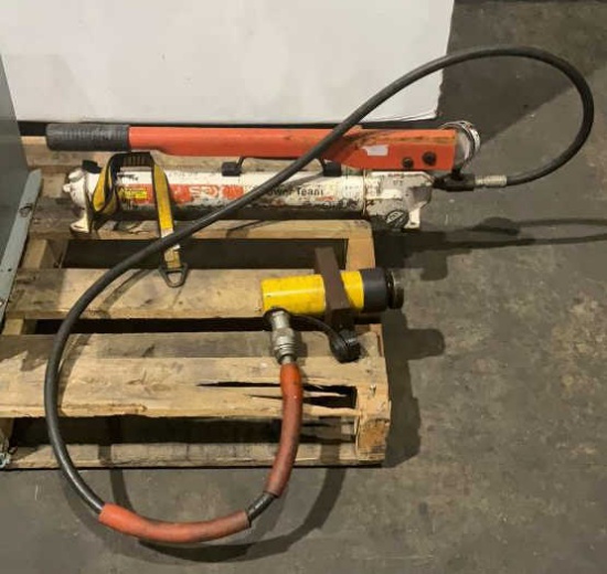 Hydraulic Ram w/ Hand Pump
