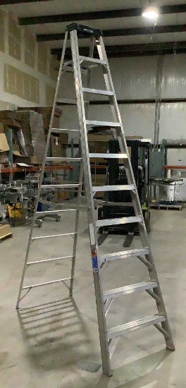 Werner 10' Aluminum Step Ladder OFFSITE