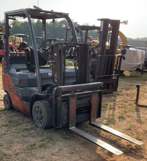 Toyota 4000Lb LP Forklift 8FGCU20