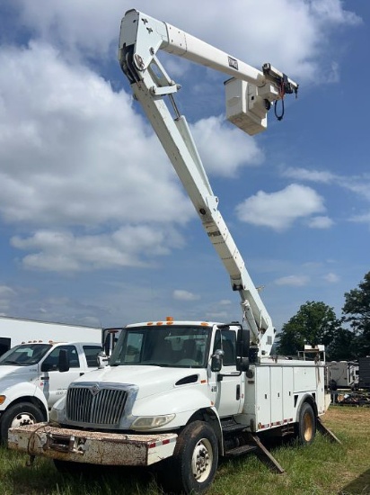 2004 International 4300 SBA Bucket Truck 4X2